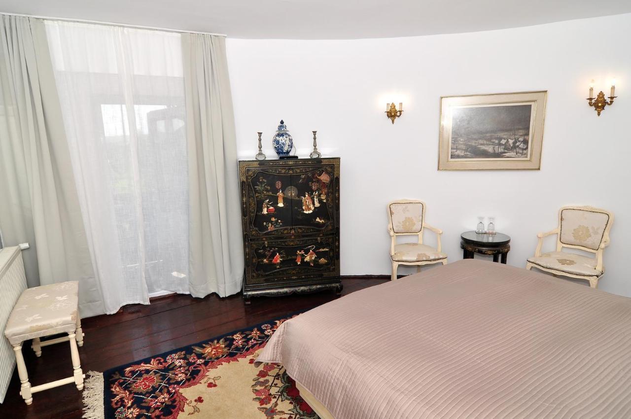 Bed & Breakfast Popamuseum Tarpesti Strada Muzeului Nr 28 Tirpesti Exterior photo