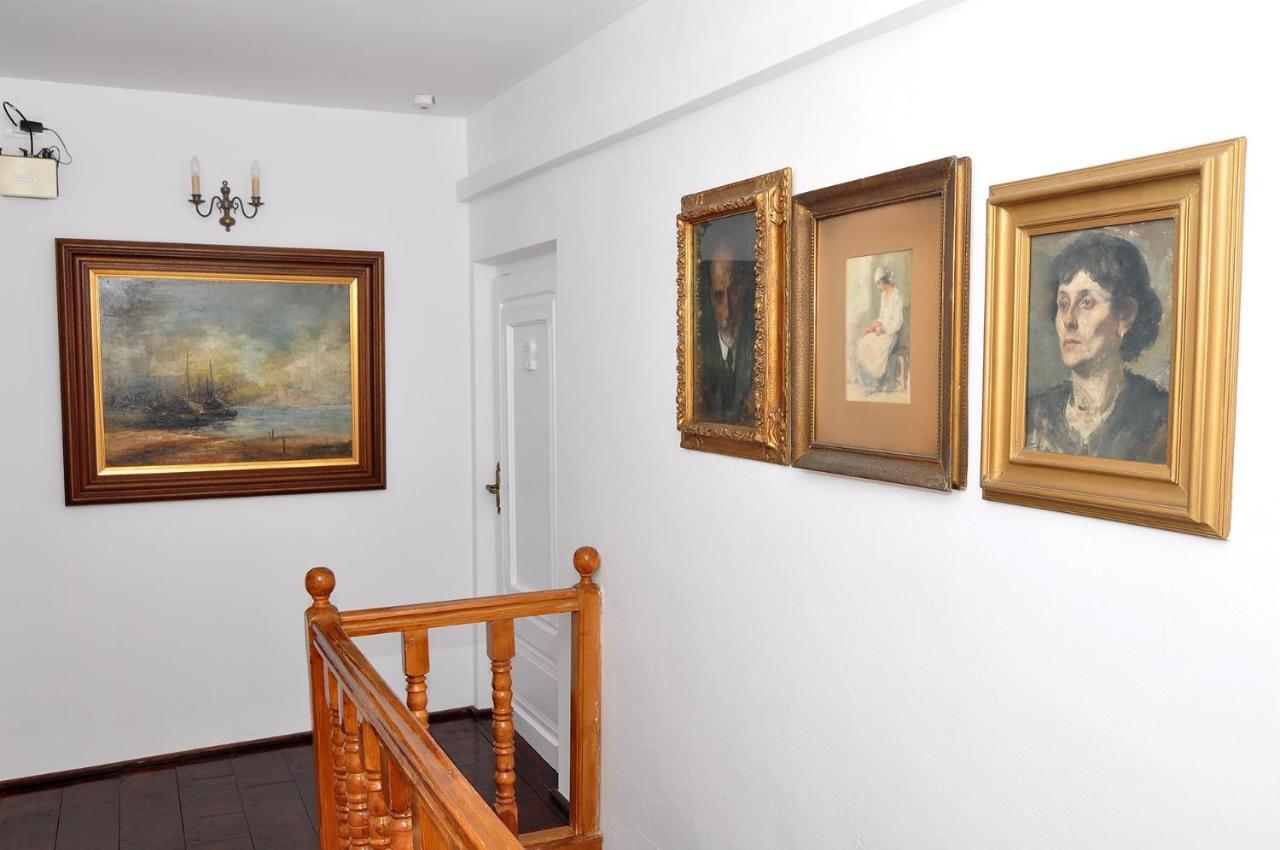 Bed & Breakfast Popamuseum Tarpesti Strada Muzeului Nr 28 Tirpesti Exterior photo