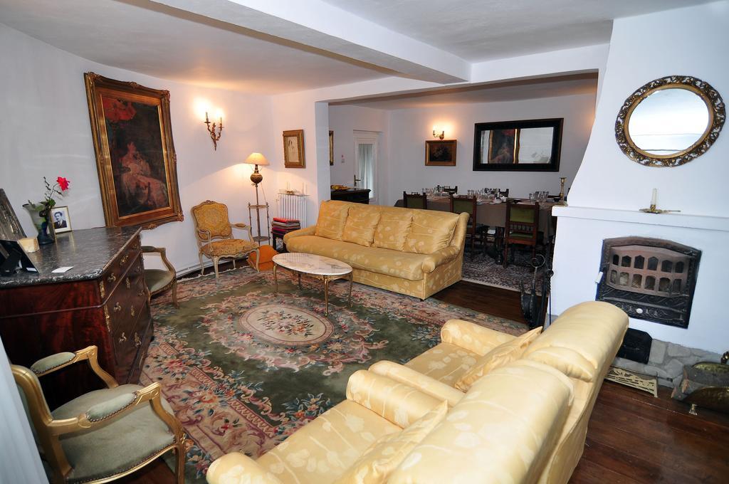 Bed & Breakfast Popamuseum Tarpesti Strada Muzeului Nr 28 Tirpesti Exterior photo